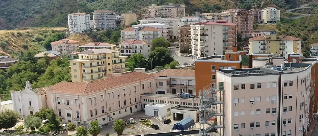 Neonato morto a Trebisacce, i genitori avrebbero rifiutato il ricovero del piccolo nato in casa\n