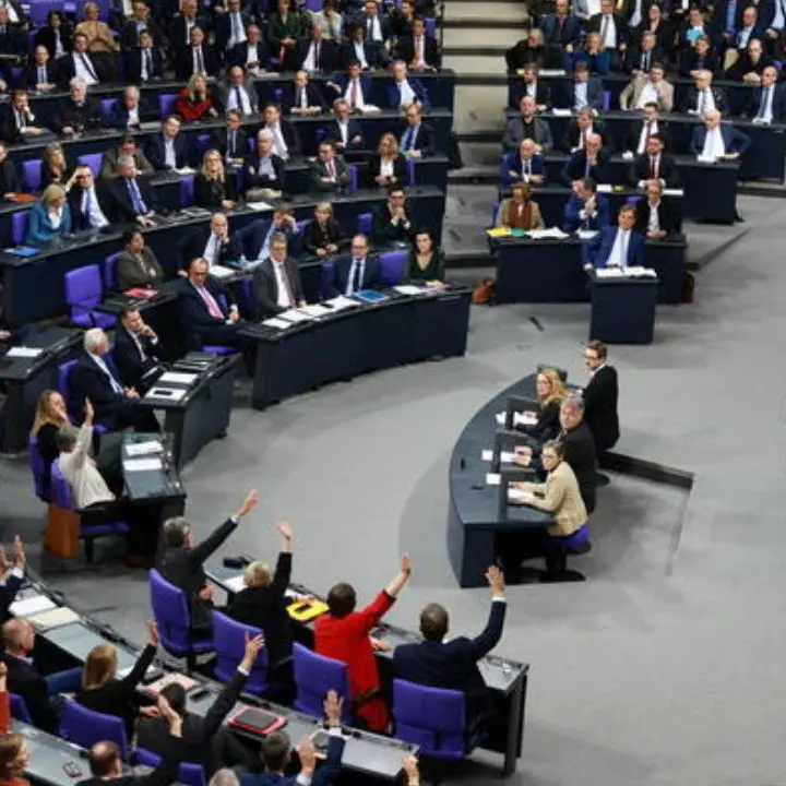 Germania, non passa al\u00A0Bundestag la legge sulla stretta ai migranti\n