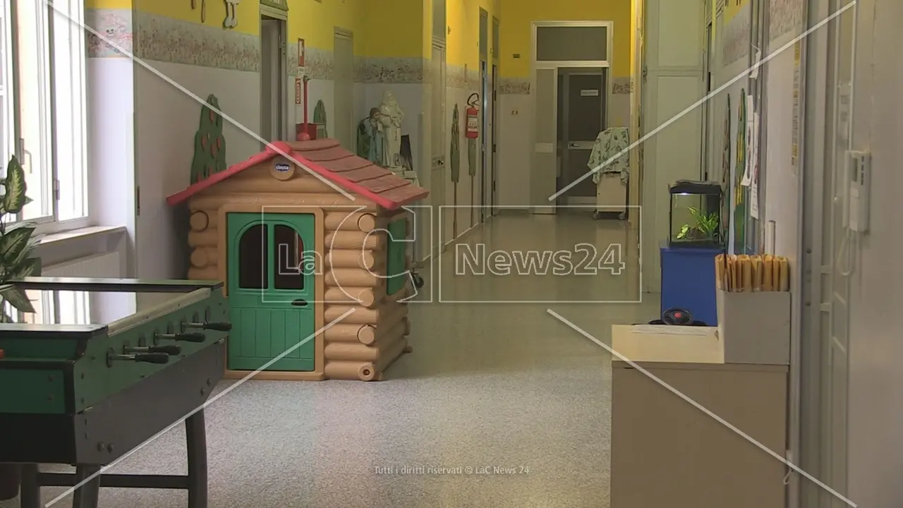 Fratellini in ospedale, per quasi una settimana nessun controllo sul più piccolo nonostante il tam tam mediatico