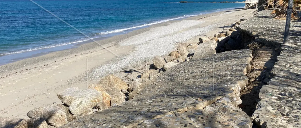 Tropea, il lungomare devastato dalle mareggiate allarma gli operatori turistici: «Ogni anno stessa storia, servono interventi definitivi»