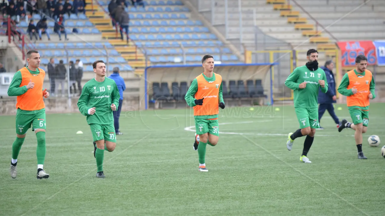 Isola CR-Vigor Lamezia sfida tra migliori difese. La Rossanese ospita la Reggioravagnese in un match di alta classifica. Ecco il programma