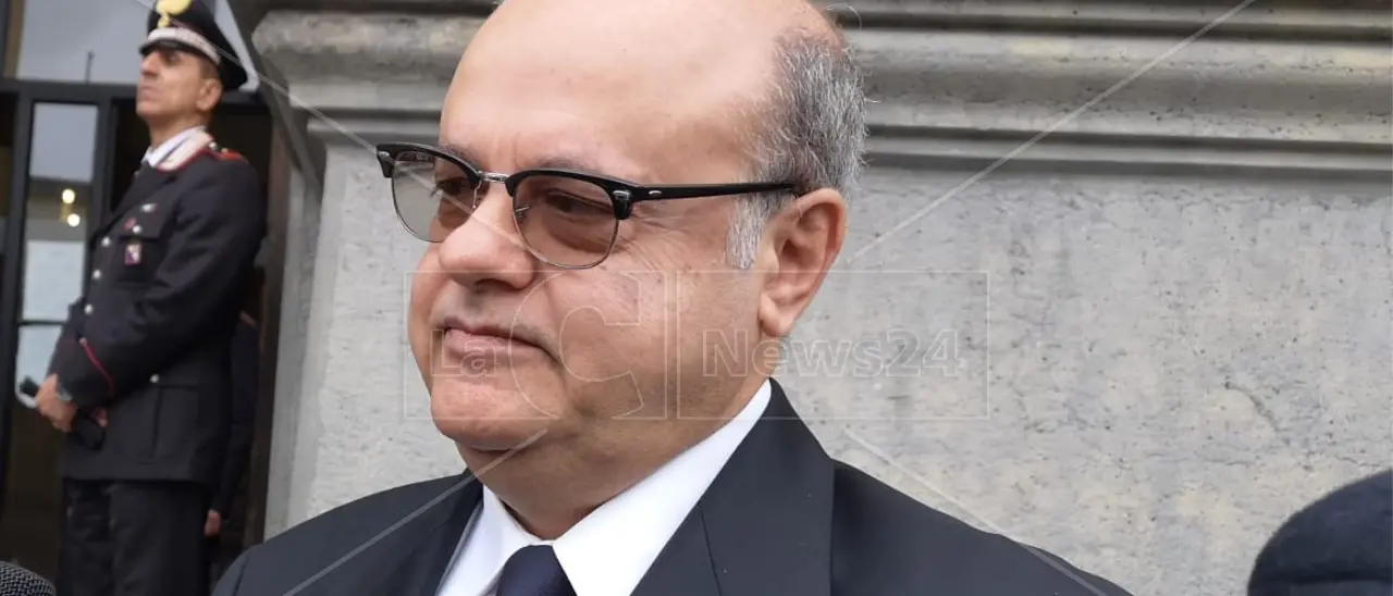 È il giorno di Salvatore Curcio alla Procura di Catanzaro: «Raccolgo un’eredità importante, è una grande emozione»\n