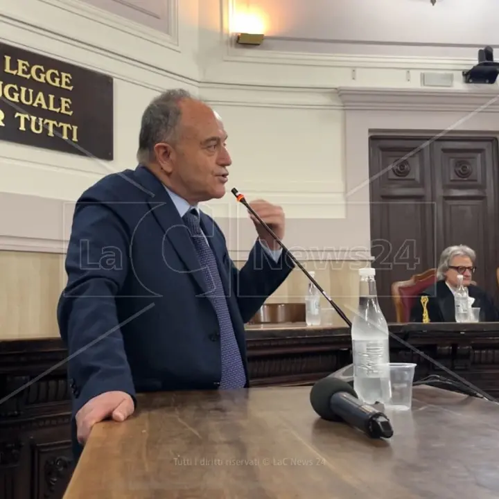 I consigli di Gratteri a Curcio neo procuratore di Catanzaro: «Ce la farai se ti dedicherai all’ufficio 12 ore al giorno,\u00A0non ti stancare mai di ascoltare»\n