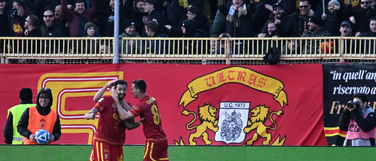 Catanzaro-Cesena, le Aquile stendono i bianconeri e volano in classifica: finale 4-2\n