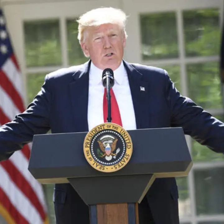 La guerra dei dazi: Trump li impone a Cina, Canada e Messico e loro rispondono. Ora teme anche l’Europa