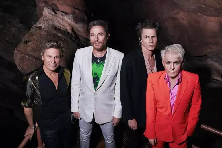 Simon Le Bon e i Duran Duran tornano a Sanremo: nostalgia, effetti speciali e un jingle firmato Gabry Ponte