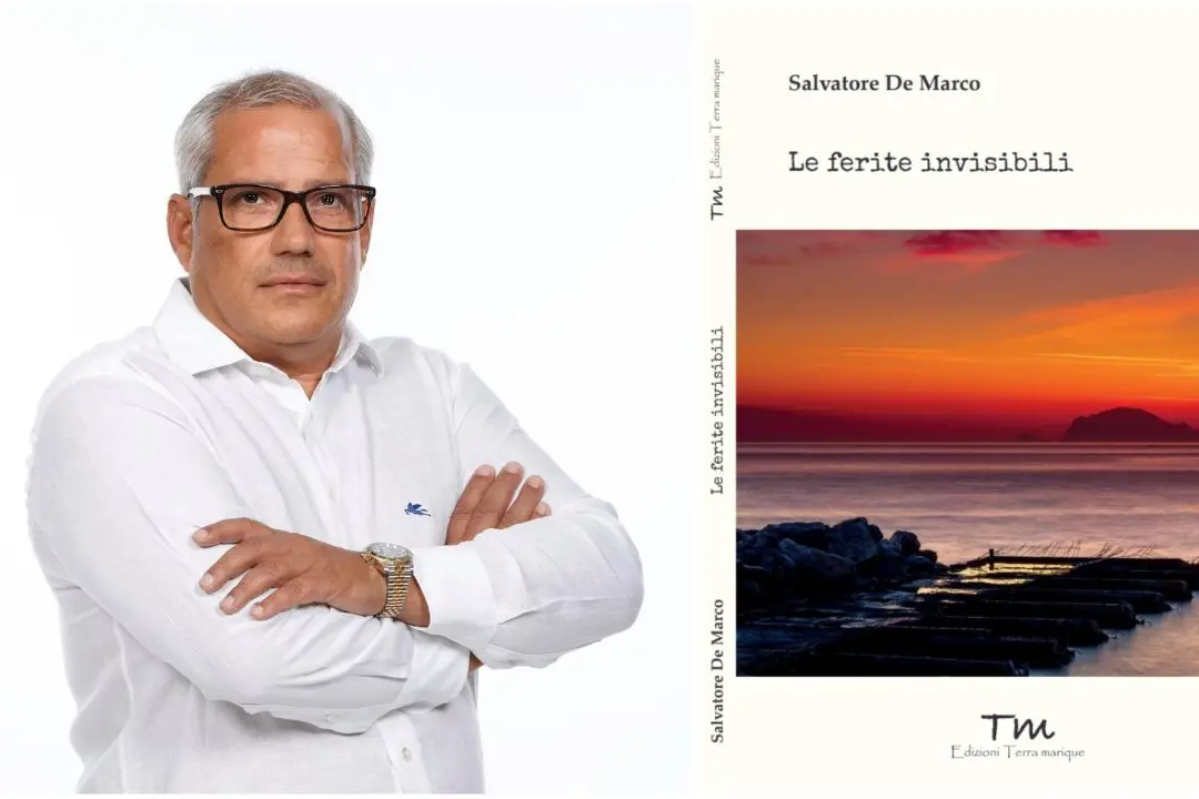 Salvatore De Marco e la copertina del suo libro \"Le ferite invisibili\"