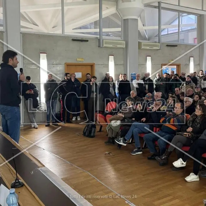 Corigliano Rossano, Alessandro Di Battista lancia il suo movimento: «Partecipazione e battaglie senza compromessi»\n