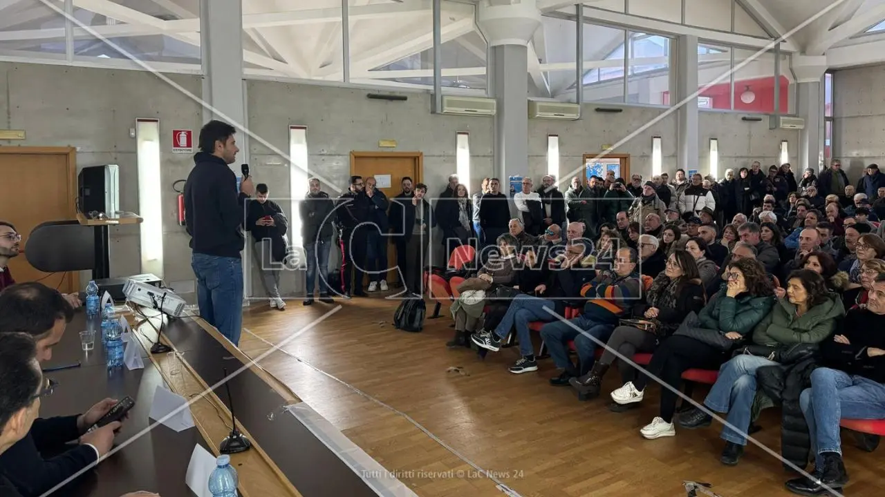 Corigliano Rossano, Alessandro Di Battista lancia il suo movimento: «Partecipazione e battaglie senza compromessi»\n