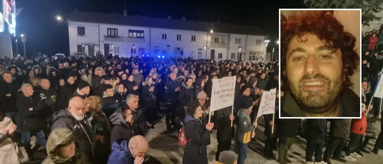 A San Giovanni in Fiore lenzuola bianche ai balconi per ricordare Serafino Congi morto un mese fa. Domani sit-in all’Asp\n