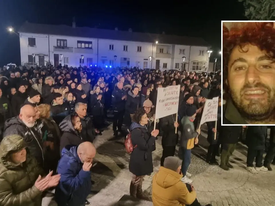 A San Giovanni in Fiore lenzuola bianche ai balconi per ricordare Serafino Congi morto un mese fa. Domani sit-in all’Asp