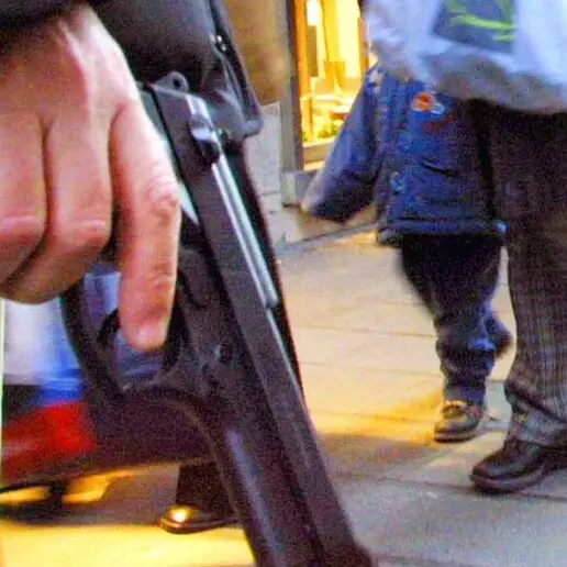 Corigliano Rossano, rapinatori con pistole giocattolo assaltano un bar: li ferma un finanziere fuori servizio\n