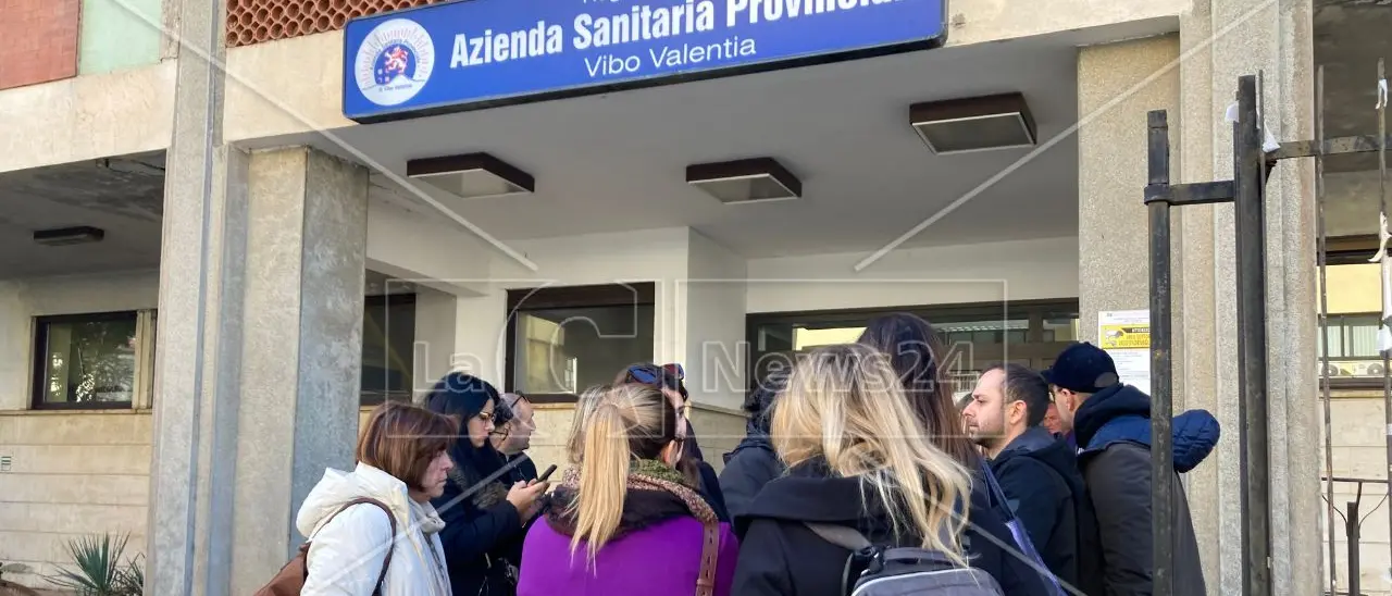 Vibo, pubblicato il bando per la stabilizzazione degli infermieri. Sacco (Usb): «Tutte le Asp calabresi si dovranno adeguare»\n