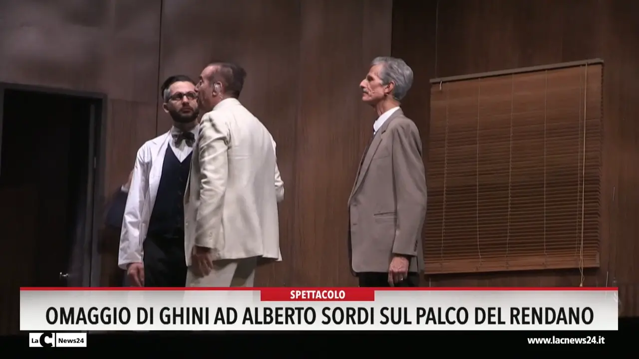 Omaggio di Ghini ad Alberto Sordi sul palco del Rendano