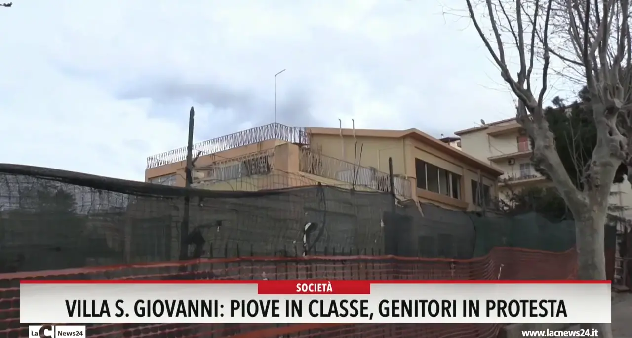 Villa San Giovanni: piove in classe, genitori in protesta