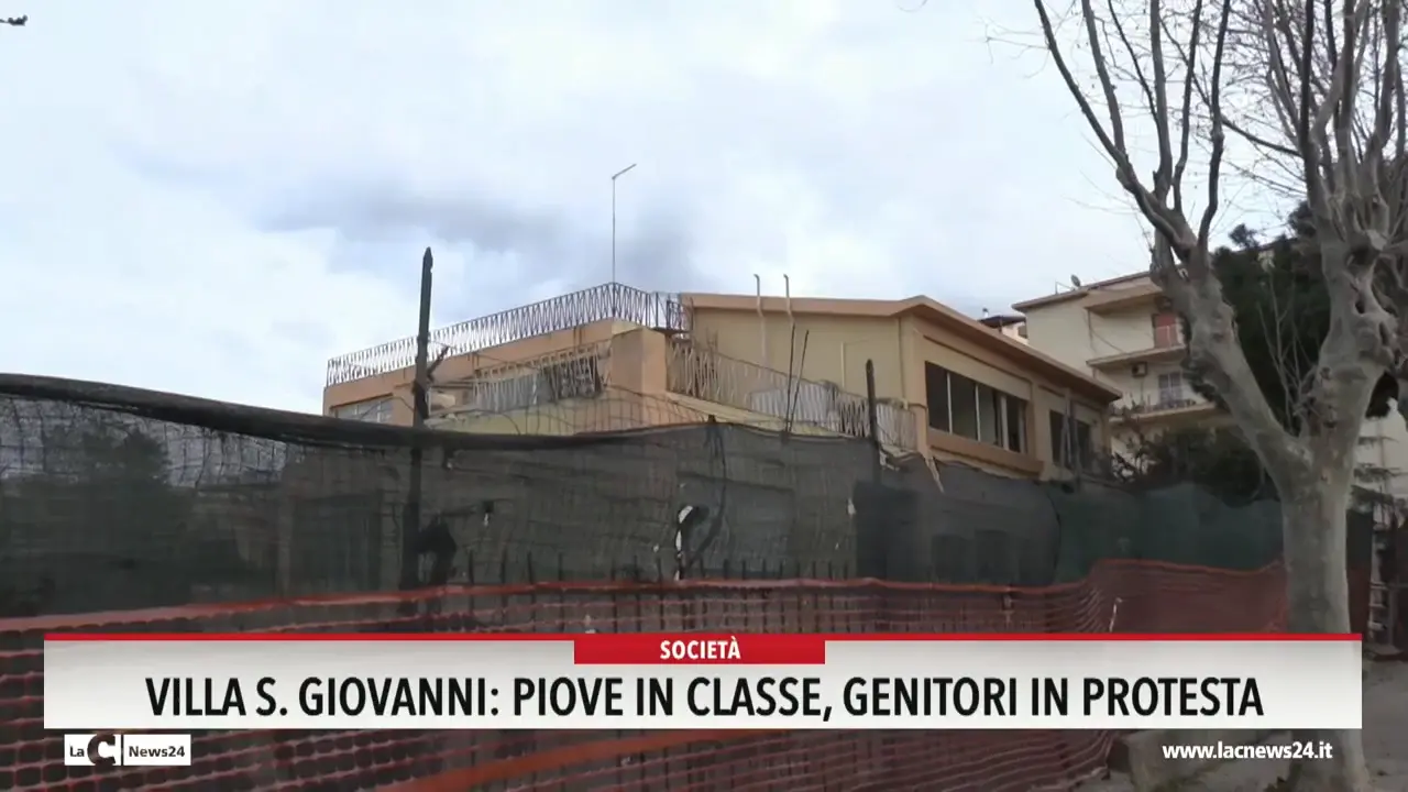 Villa San Giovanni: piove in classe, genitori in protesta