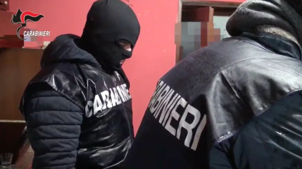 Due milioni di euro interrati (e ammuffiti): la disponibilità di contante dei Gallace e la cassa comune per mantenere i detenuti