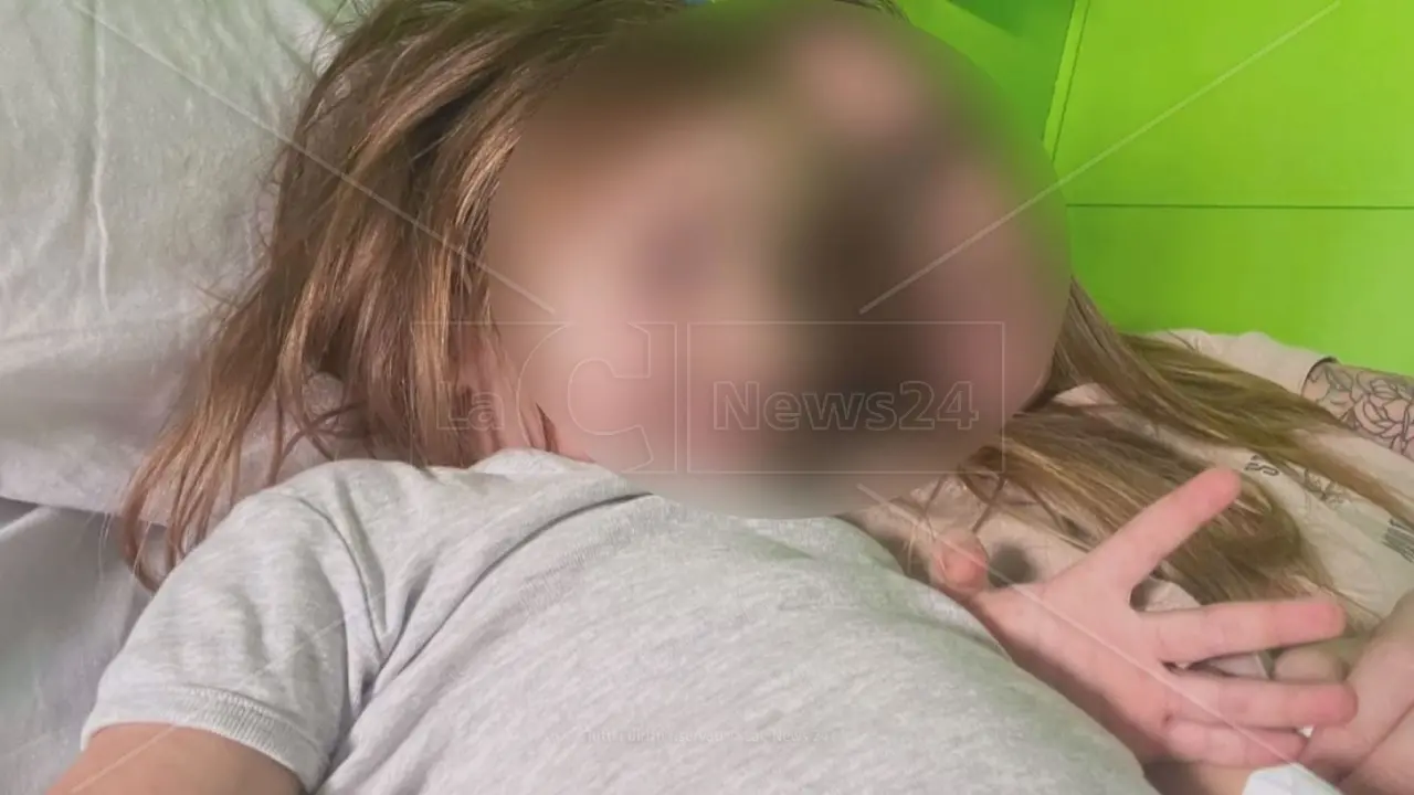 Fratellini in ospedale a Cosenza, sequestrata marijuana in casa del compagno della madre