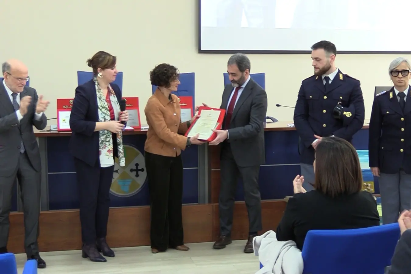 Il Questore di Cosenza Giuseppe Cannizzaro riceve il Premio Lilia Gaeta 2025