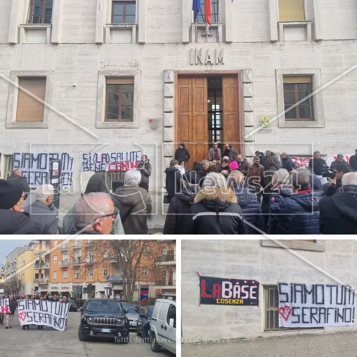 La morte di Serafino Congi è una ferita ancora aperta, la protesta arriva all’Asp di Cosenza: «Basta, vogliamo una sanità decente»\n