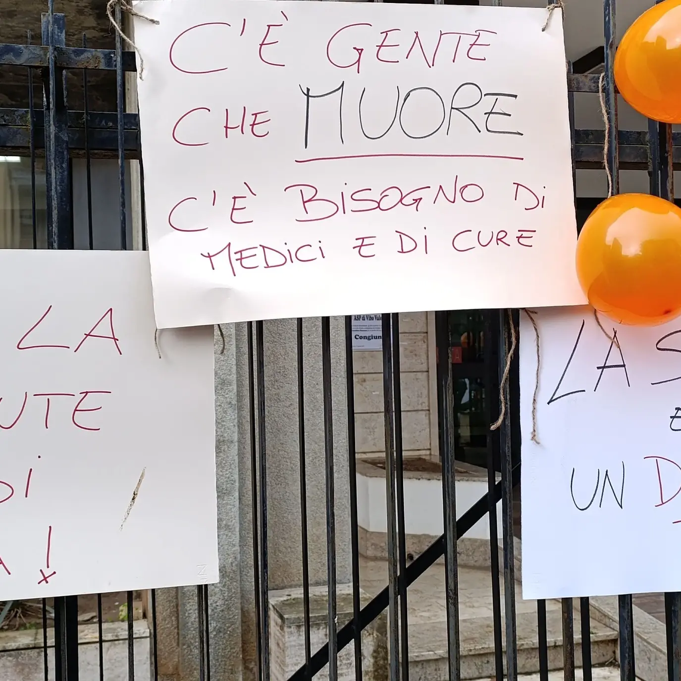 Francavilla Angitola assedia l’Asp e ottiene il medico di base: «Senza sanità la gente sarà costretta ad andare via»\n