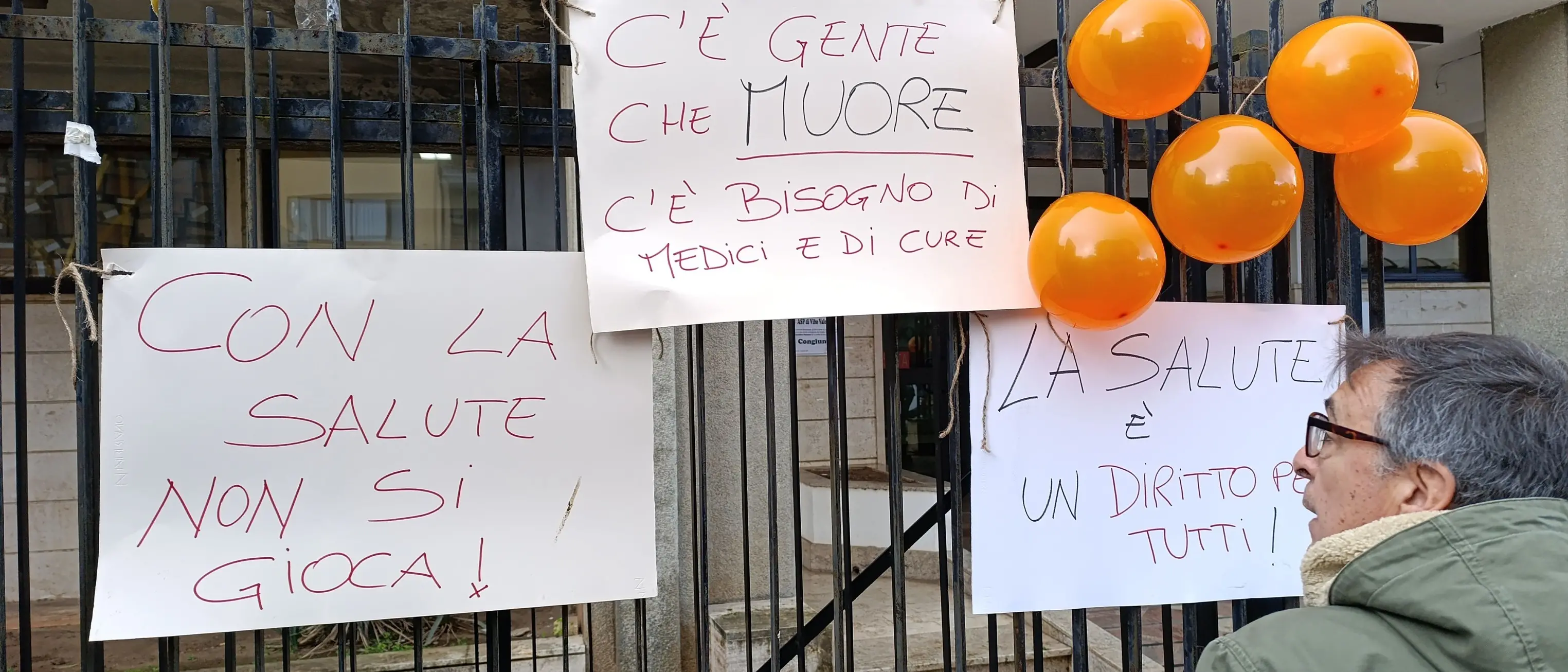 Francavilla Angitola assedia l’Asp e ottiene il medico di base: «Senza sanità la gente sarà costretta ad andare via»\n