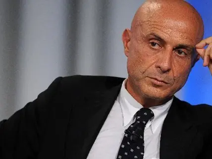 Caso Almasri, l’ex ministro Minniti è \"freddo\" sull'indagine e manda messaggi a Meloni e Pd: «La Libia è strategica...»