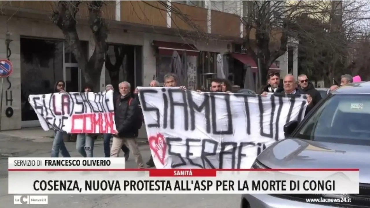 Cosenza, nuova protesta all'Asp per la morte di Congi