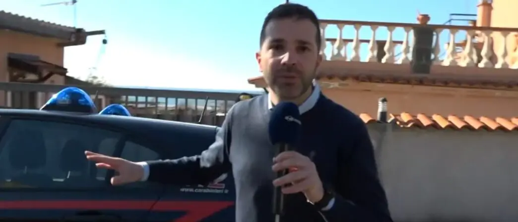 Fratellini di Paola maltrattati, paura per l’inviato di Pomeriggio 5: sente esplodere dei colpi dopo aver chiesto un’intervista