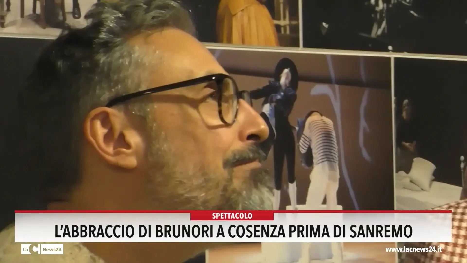 L'abbraccio di Brunori a Cosenza prima di Sanremo