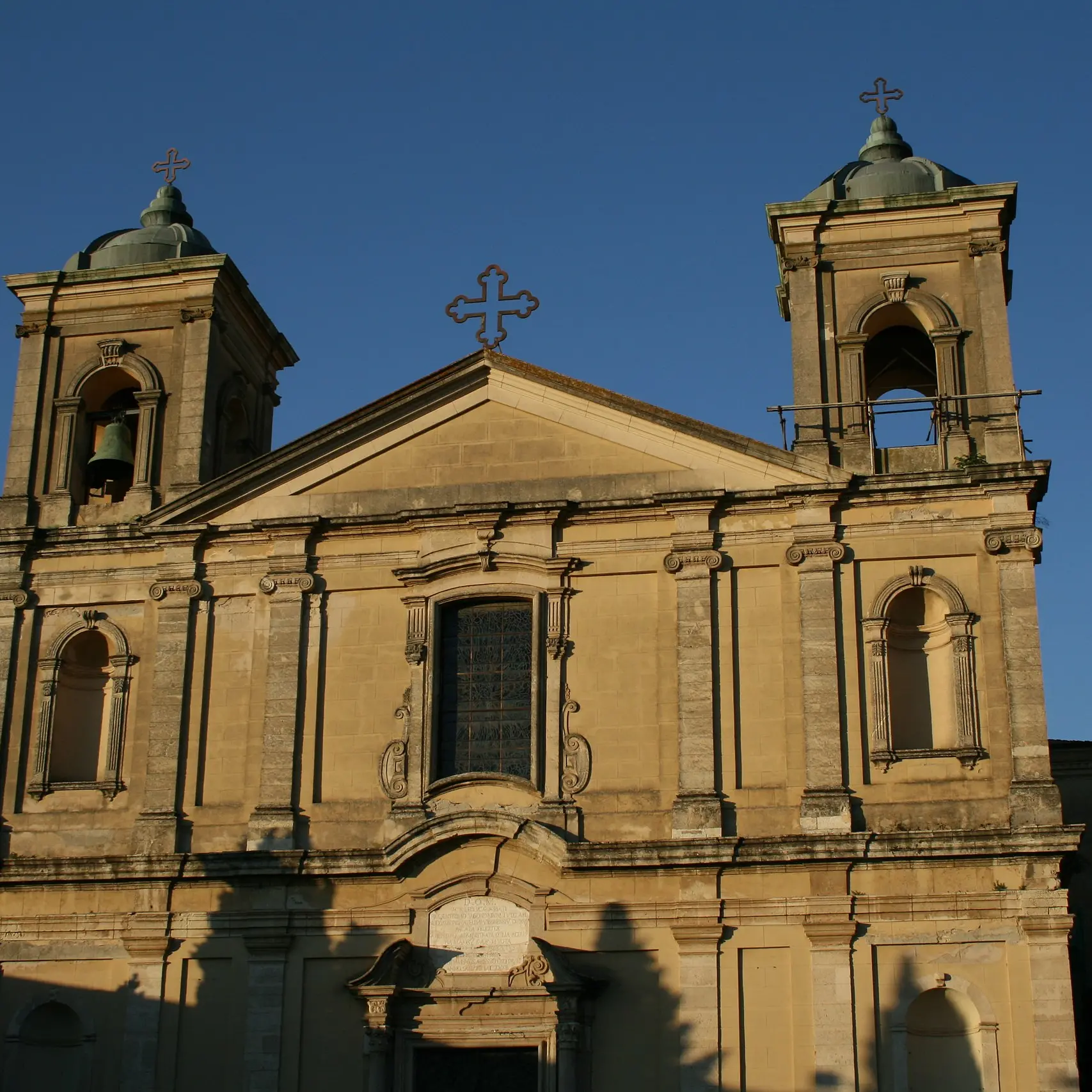 Tragedia durante la messa a Vibo Valentia: donna muore sull’altare mentre legge la preghiera dei fedeli\n