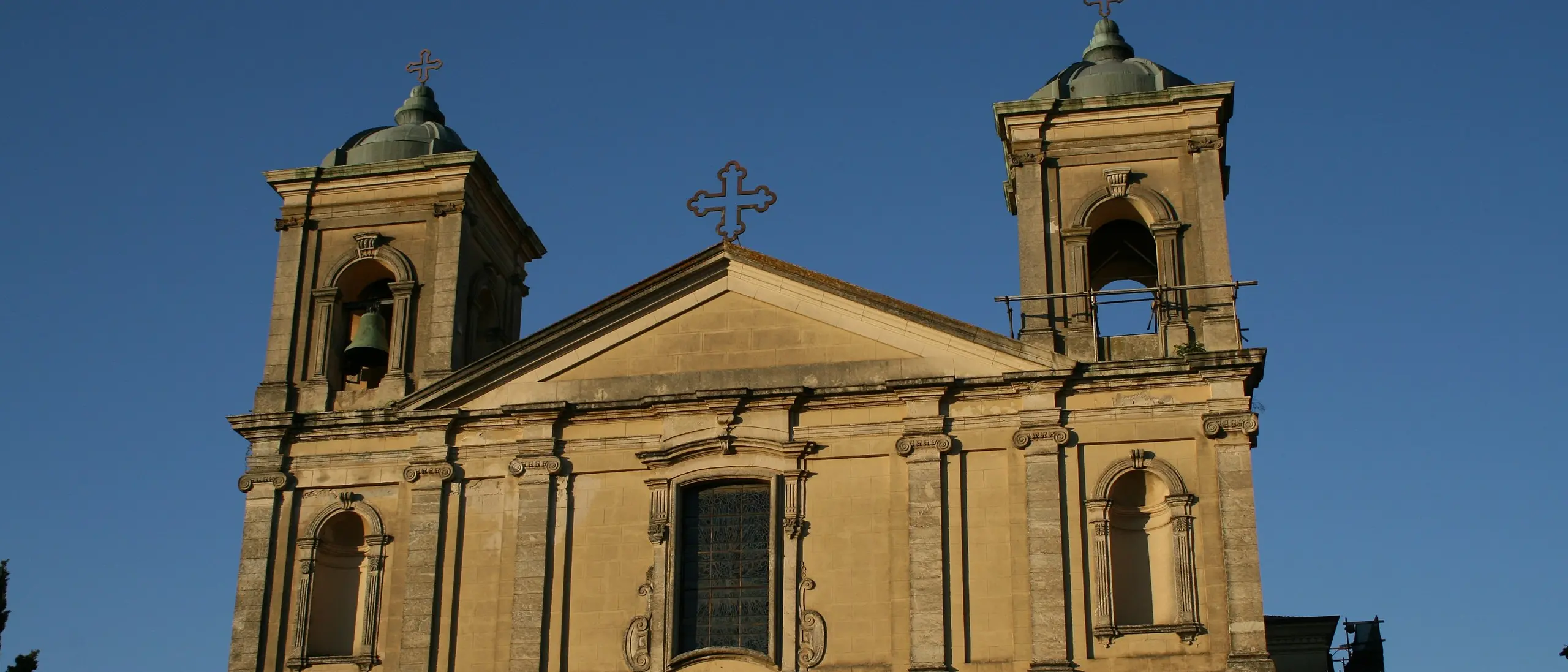 Tragedia durante la messa a Vibo Valentia: donna muore sull’altare mentre legge la preghiera dei fedeli\n