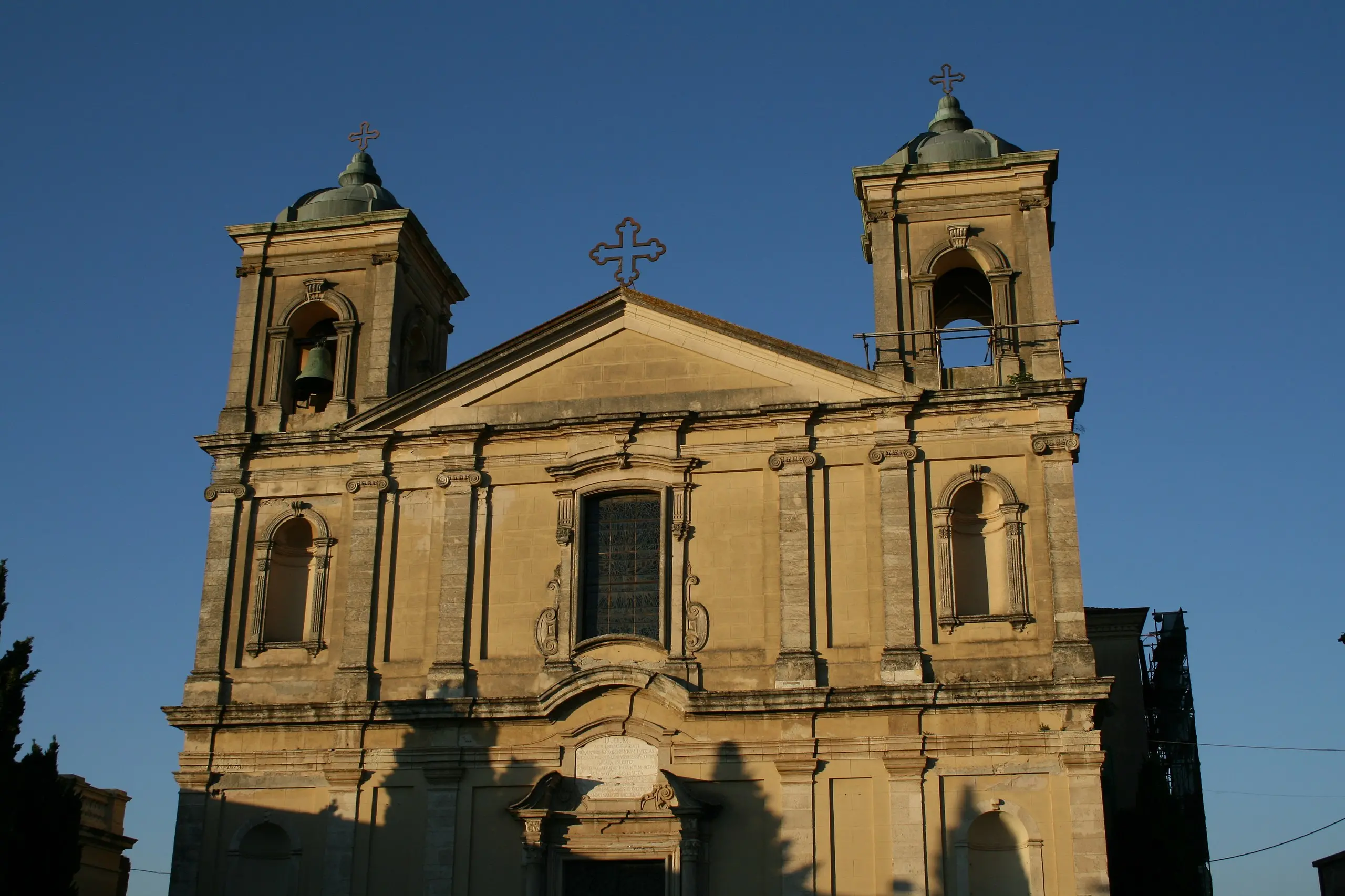 <p>Il Duomo di San Leoluca a Vibo Valentia, il luogo in cui &egrave; avvenuta la tragedia</p>\\n