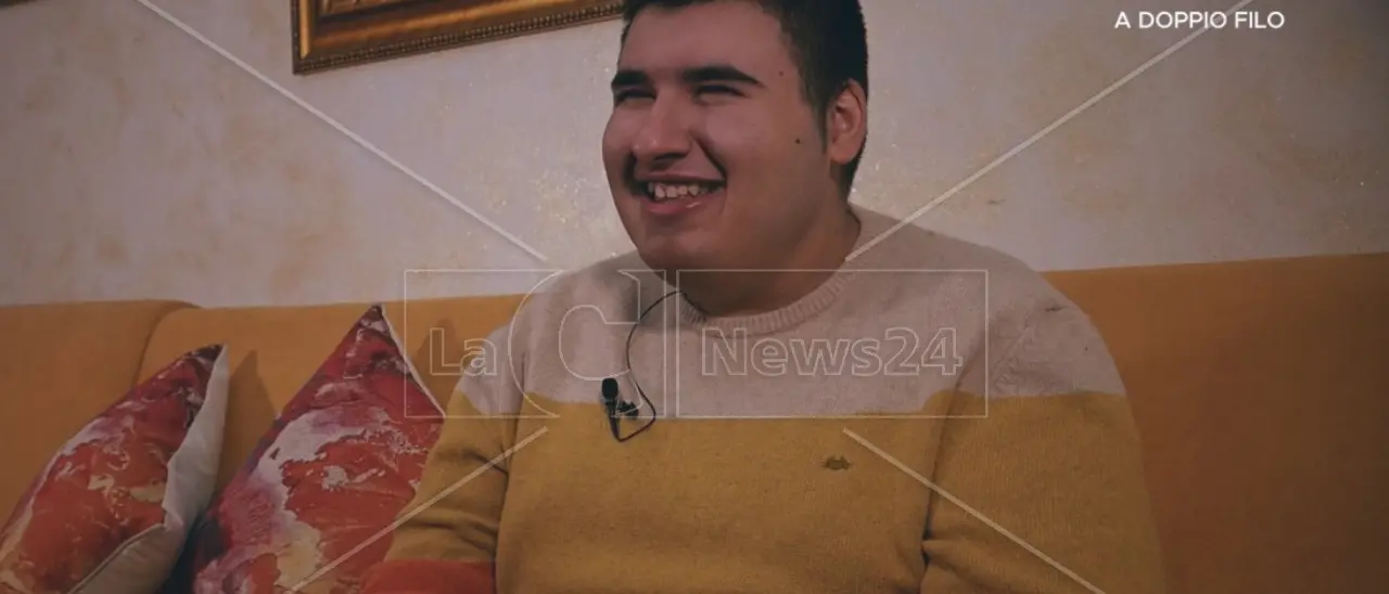 Dal silenzio al sorriso: la storia di Aldo Perrone inaugura la nuova stagione di Primi Piani