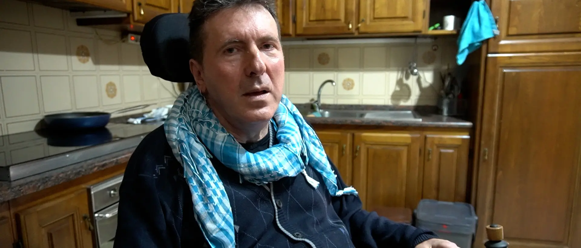 Cetraro, Leonardo solo e immobilizzato su una sedia a rotelle a 56 anni: «Aiutatemi»\n