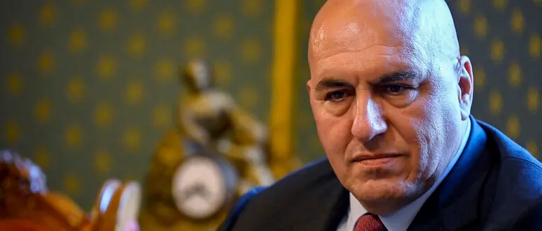 «Pronto? Qui è lo staff del ministro Crosetto, ci faccia un bonifico»: imprenditori milanesi vittime di una maxi truffa