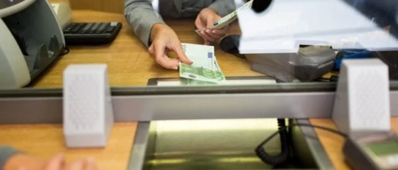 Spariscono gli sportelli bancari in Italia: nel 2024 chiusi altri 508. Vibo Valentia tra le province più desertificate\n