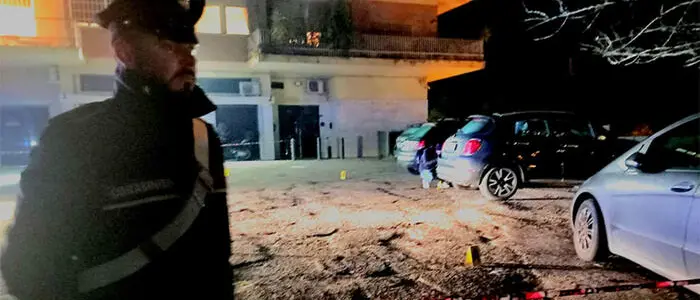 Roma, morto il rapinatore colpito da un vigilante ora accusato di omicidio\n