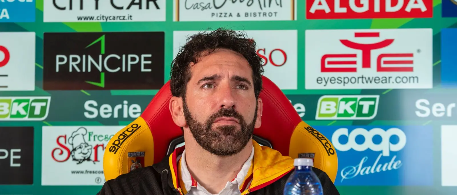 Frosinone-Catanzaro, Caserta: «Per tornare a casa con il risultato c'è bisogno di una grande prestazione»