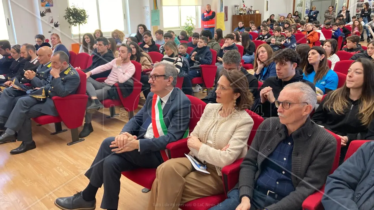 Bullismo e cyberbullismo, a Vibo Marina l’unione fa la forza: «Educare i giovani al rispetto è la chiave»