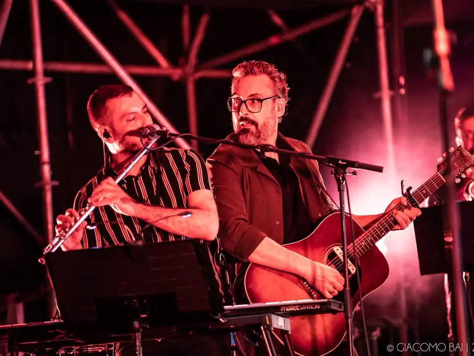 La Calabria a Sanremo 2025, Mirko Onofrio con Brunori nella serata delle cover: dirigerà l’orchestra del Festival