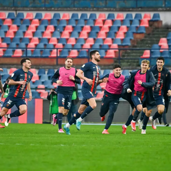 Serie B, Hristov-gol e il Cosenza torna a vincere:\u00A0Carrarese battuta 1-0, i rossoblù si rilanciano\n