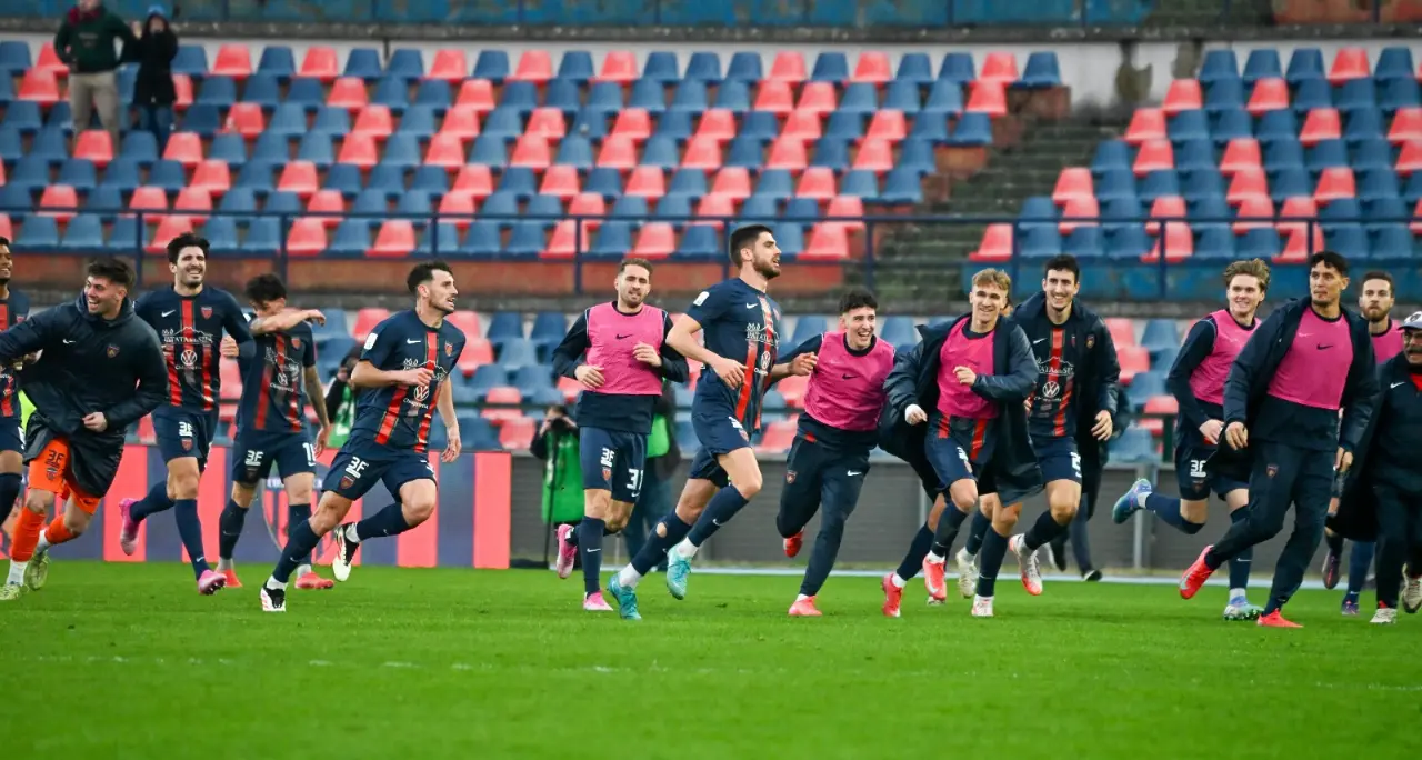 Serie B, Hristov-gol e il Cosenza torna a vincere:\u00A0Carrarese battuta 1-0, i rossoblù si rilanciano\n