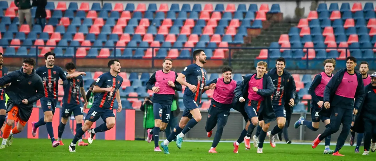 Serie B, Hristov-gol e il Cosenza torna a vincere:\u00A0Carrarese battuta 1-0, i rossoblù si rilanciano\n