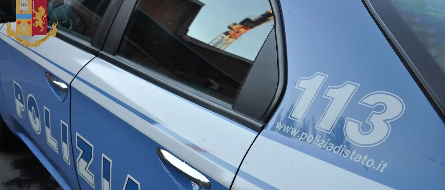 Cosenza, strappa gli orecchini d’oro ad una donna di 89 anni in pieno centro: arrestato rapinatore seriale\n