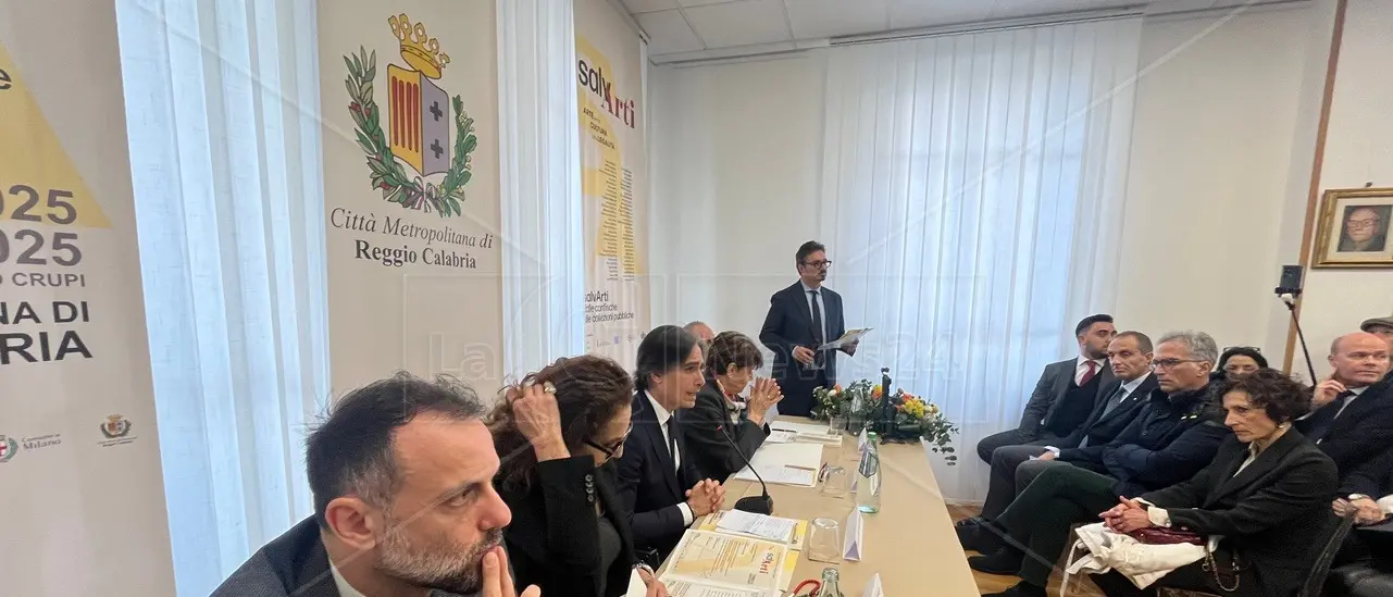 “SalvArti:\u00A0dalle confische alle collezioni pubbliche”, a Reggio in mostra Dalì, De Chirico, Warhol e Savini\n