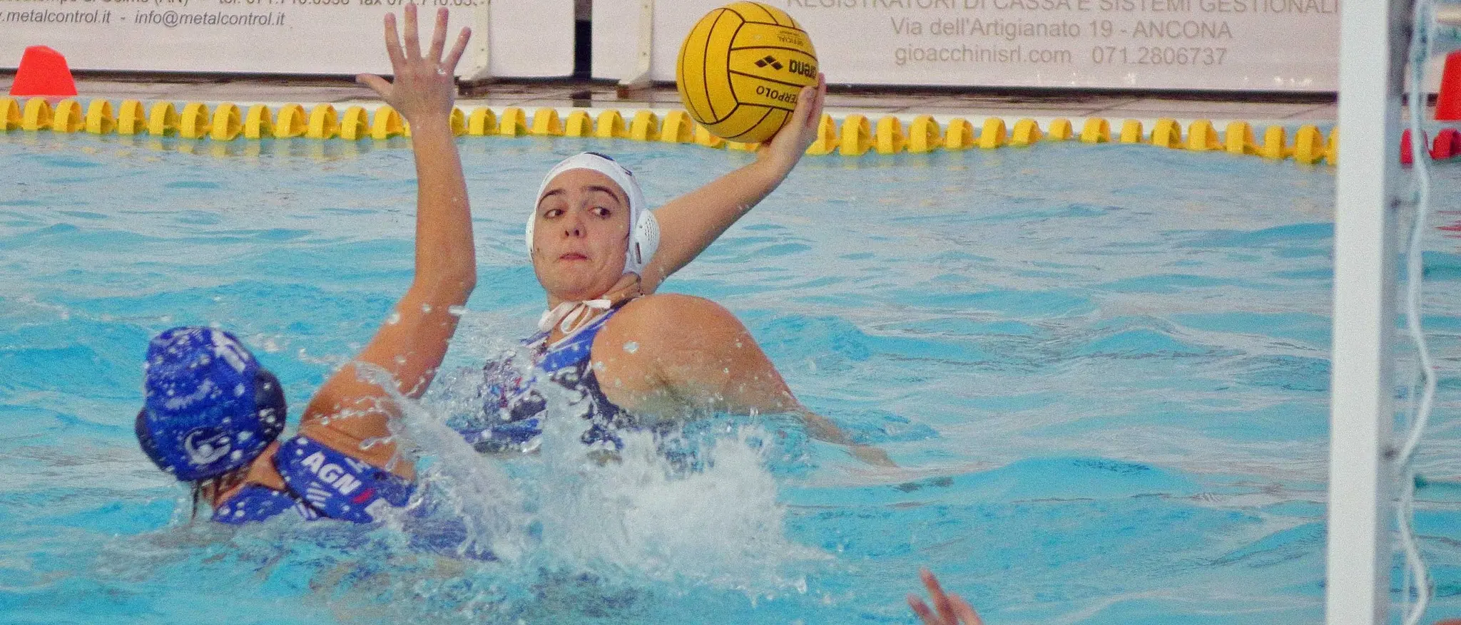 Pallanuoto Cosenza a due volti: ok l’esordio del team maschile, cadono le ragazze in casa dell’Ancona