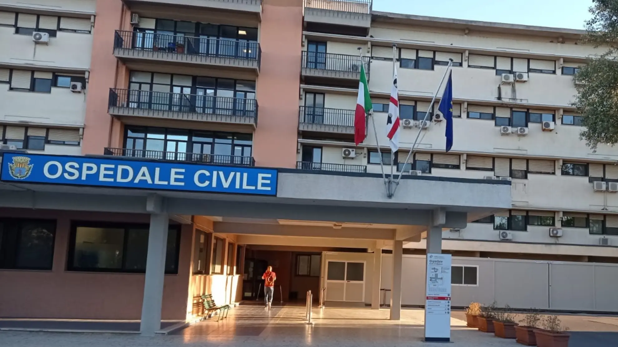 <p>L&#39;ospedale civile di Alghero, dove la bimba &egrave; stata operata ed &egrave; morta</p>\\n