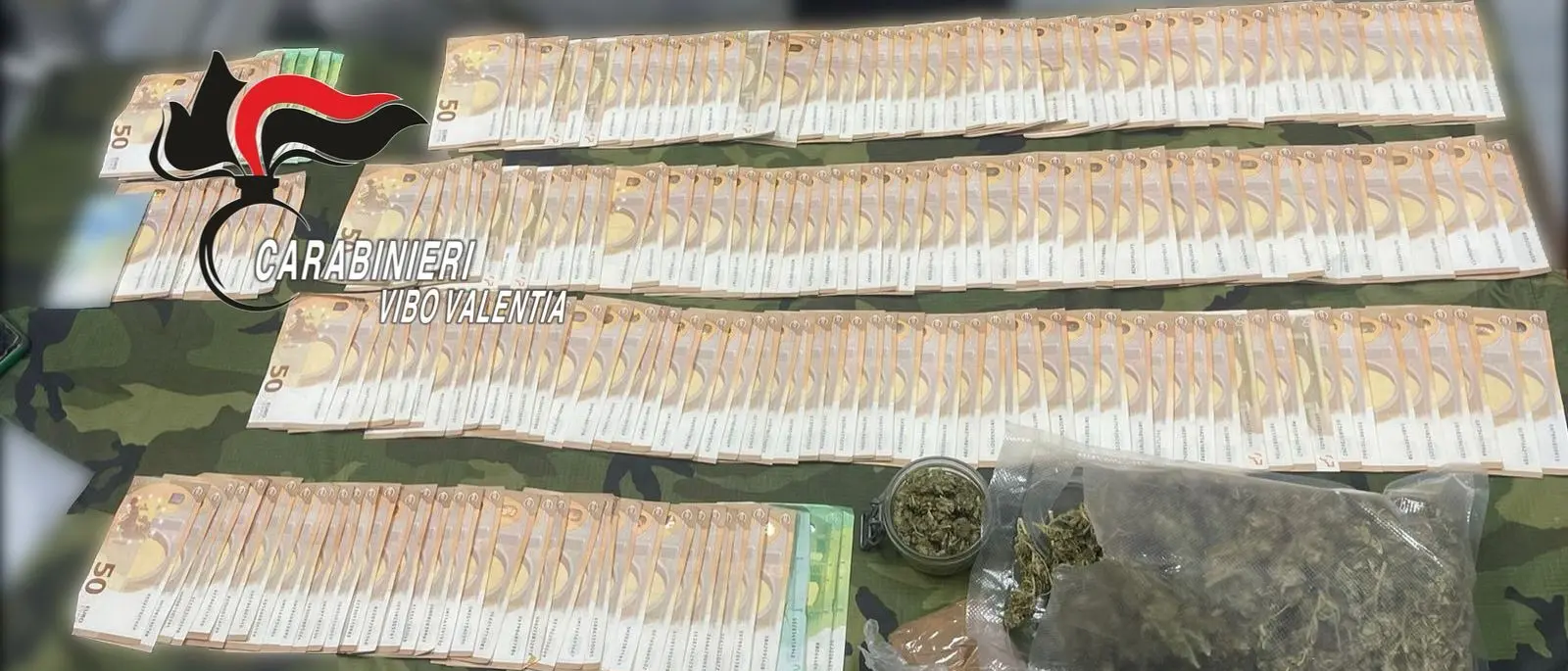 Mileto, aveva 300 grammi di marijuana e 11.300 euro in contanti nei mobili di casa: arrestato un 40enne