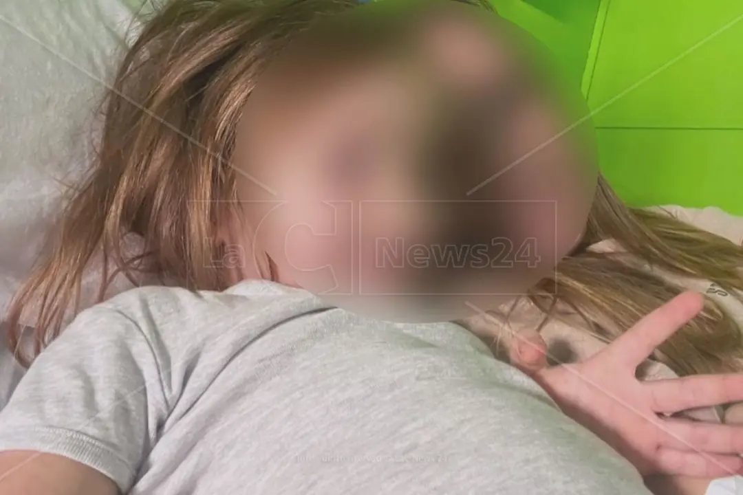 <p>Uno dei due fratellini finiti in ospedale</p>\\n